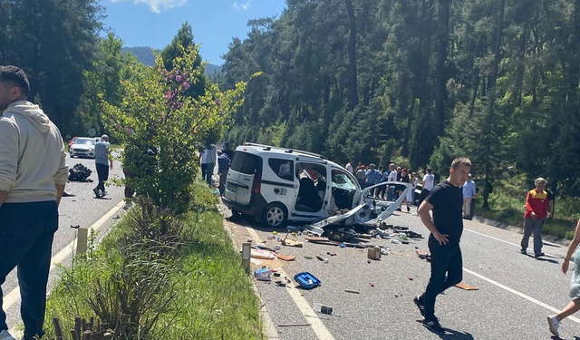 Marmaris'te 4 araç zincirleme kazaya karıştı; 2 ölü, 3 yaralı