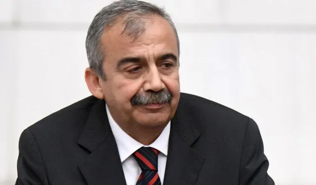 Sırrı Süreyya Önder'in yoğun bakımdaki tedavisi sürüyor