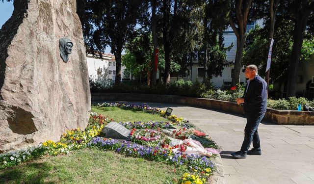 Başkan Tugay'dan Zübeyde Hanım’ın anıt mezarına ziyaret