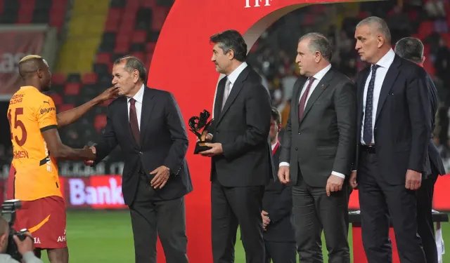 Seremonide elini sıkmadı: Galatasaray'dan TFF'ye tepki!