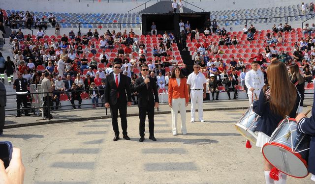 Çeşme'de 19 Mayıs Atatürk'ü Anma Gençlik ve Spor Bayramı kutlandı