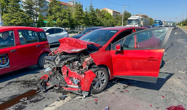 Uşak'ta zincirleme kaza: 7 yaralı!