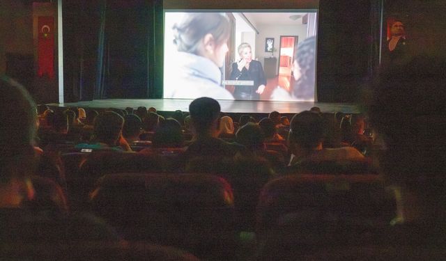 Büyükşehir’den işitme engellilere özel film gösterimi