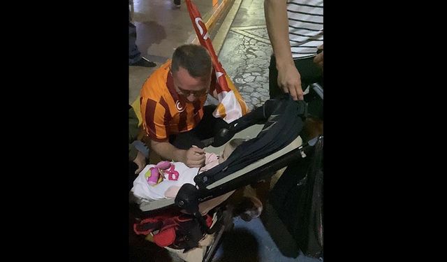 Şampiyonluk sevinci bebeği yolda unutturdu!