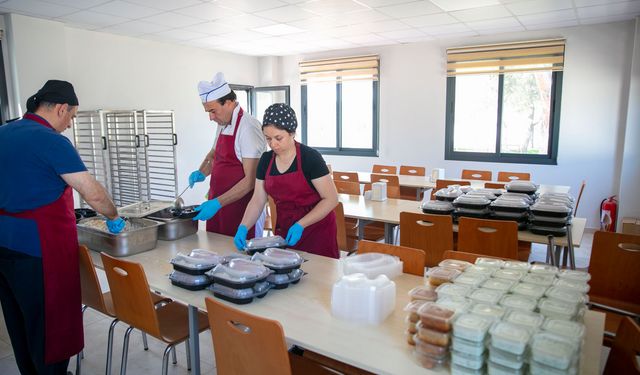 Güzelbahçe'de taziye evlerine yemek hizmeti!