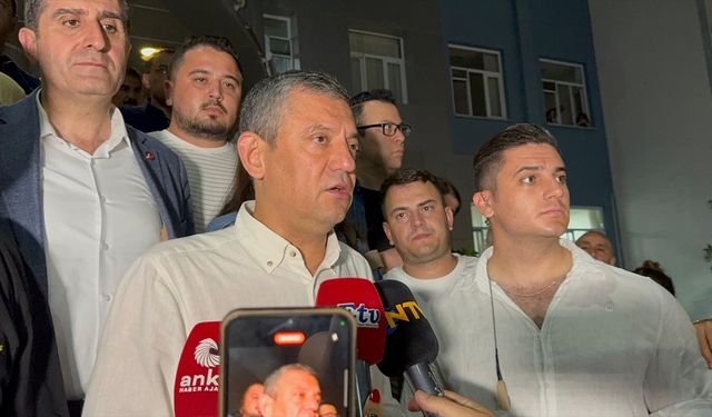 Özel'den hastane önünde açıklama: Büyük mucize gerçekleşti!