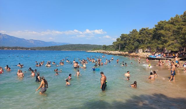 Muğla'da tatilciler sahillere akın etti!