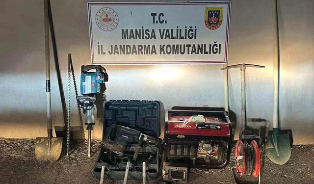 Manisa'da kaçak kazıya suçüstü!