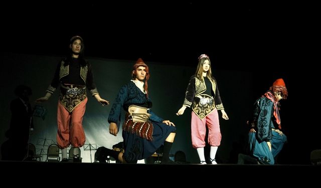 Liselilerden 'tarih sokağı' gösterisi