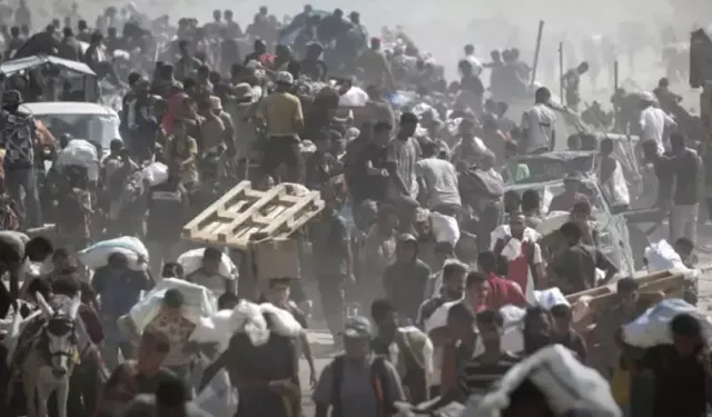 Gazze'de yardım kamyonu devrildi: 20 ölü