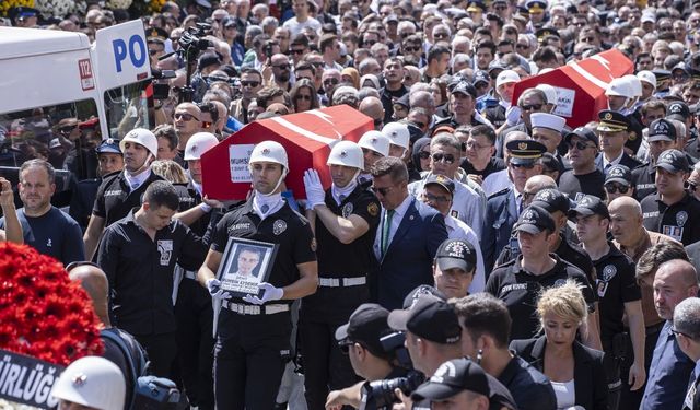 Balçova'nın yiğitleri omuzlarda... Kalplerimiz yangın yeri!