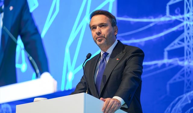 Bakan Bayraktar'dan İzmir'de mesajlar!