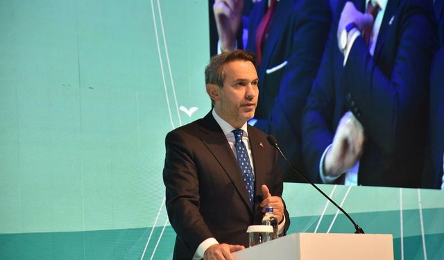 Bakan Bayraktar'dan İzmir'de mesajlar: Sessiz devrim yaptık!