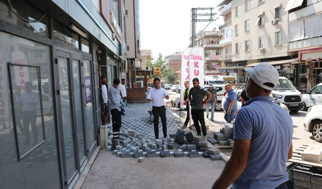 Bayraklı'da yol çalışmaları tam gaz!