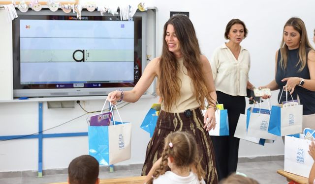 Çeşme'de öğrencilere hoş geldin hediyesi