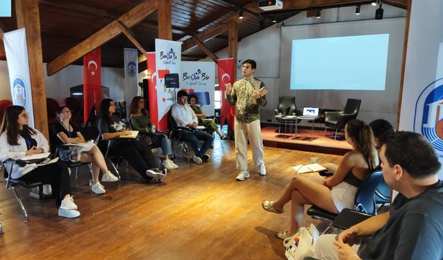 Selçuk'ta İsveç Milletvekili Castro gençlerle buluştu