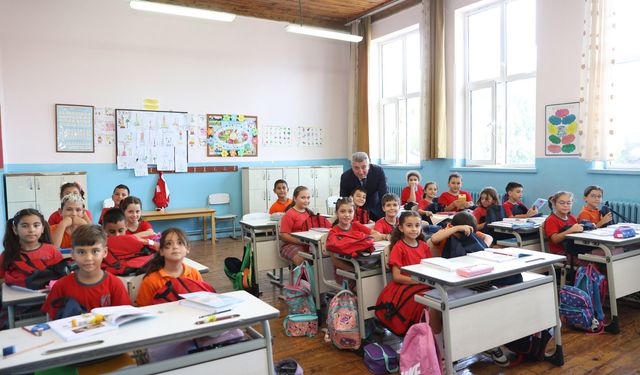 Güzelbahçe'den miniklere eğitim desteği!