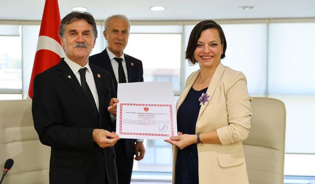 TEMAD’dan Başkan Kınay’a onursal üyelik beratı