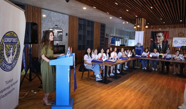 Başkan Denizli, TSKF Gençlik ve Liderlik Kampı açılışında genç kadınlara seslendi