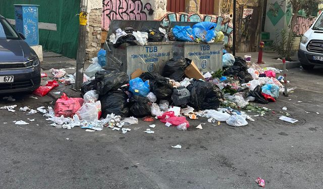 Eylem sonrası Konak’ta çöp dağları!