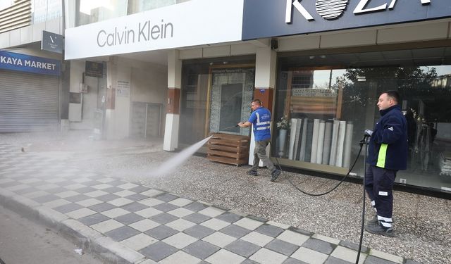 Menderes’te caddeler pırıl pırıl