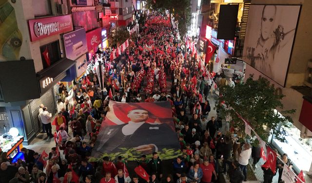 Karşıyaka, Cumhuriyet’in ışığında tek yürek oldu