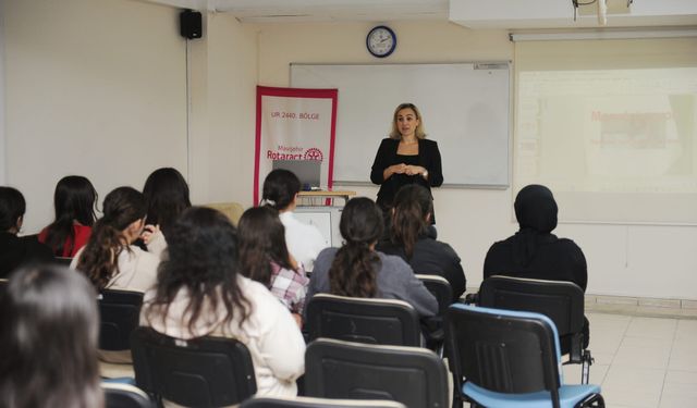 KARGEM’de kız öğrencilere kadın sağlığı eğitimi