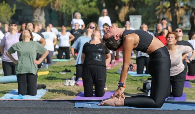 Karşıyaka’da yaza ‘yoga’ ile veda