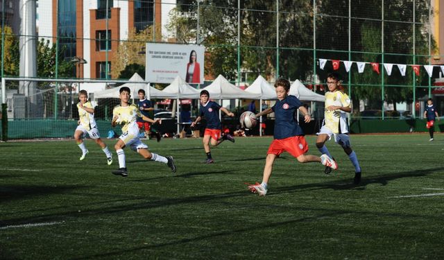 Karşıyaka'nın minik yıldızları sahaya çıktı