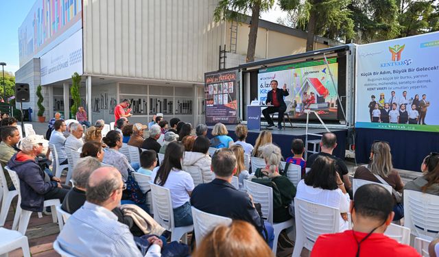 Sinan Meydan İZKİTAP’ta “Adım Adım Cumhuriyet”i anlattı