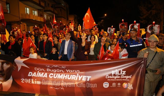 Selçuk'ta Cumhuriyet coşkusu meydanlara taştı