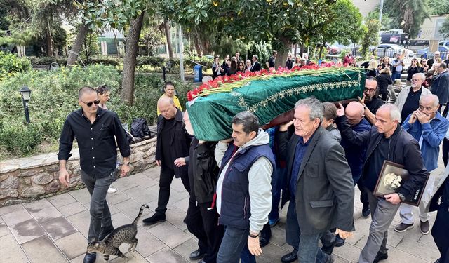 İzmir Devlet Tiyatrosu eski sanatçısı Melek Tartan son yolculuğuna uğurlandı