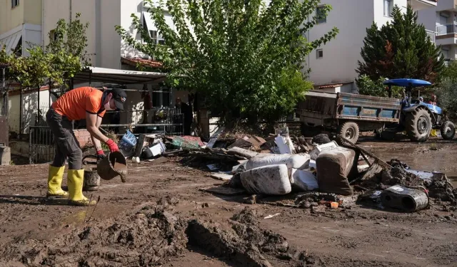 Foça’da esnafın hasar raporu: 11 esnafın çok zararı var!