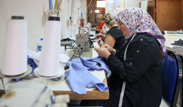 Buca'da kadınlara “altın bilezik”