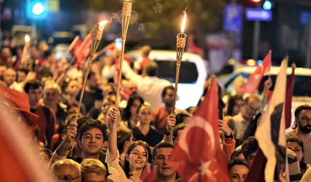 Cumhuriyet’in ışığı Bornova’da yanacak