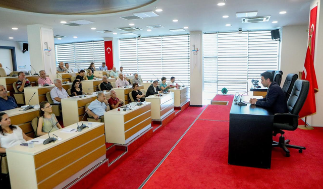 Bayraklı’da ‘sembolik’ tartışması… 4,5 milyarlık bütçeye oy çokluğu!