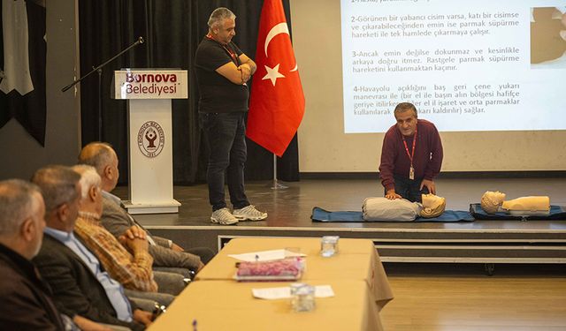 Bornovalı muhtarlara hayat kurtarmayı öğreten eğitim