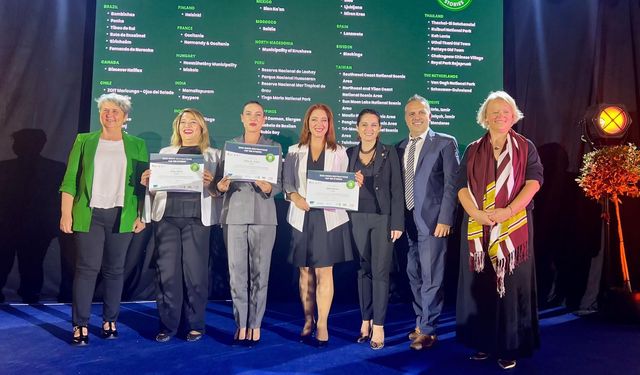 Menderes’e Fransa’da büyük onur