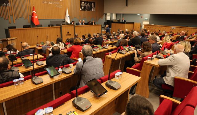 CHP İzmir’de tanışma mesaisi sürüyor: Belediye başkanları ve meclis üyeleri ile toplandı