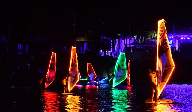 Işığın Gücü Alaçatı’da: 2025 Alaçatı Wind Fest’te Çağla Kubat’tan “Signify Solar Gecesi”