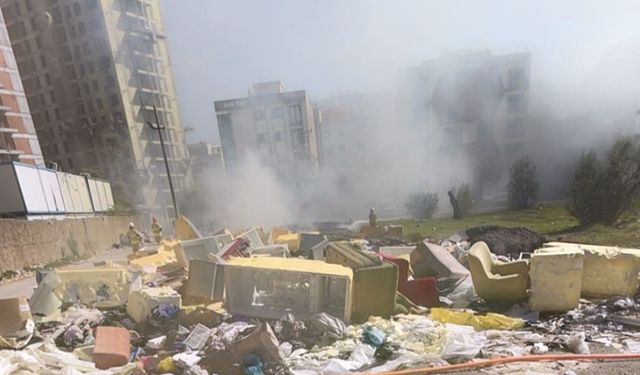 Örnekköy’de kablo ve hurda yangınına hızlı müdahale