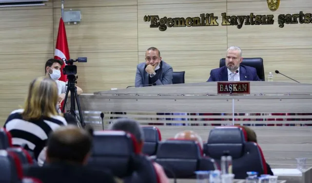 Menemen Meclisi'nde "rüşvet" tartışması ve karşılıklı 'istifa' resti!