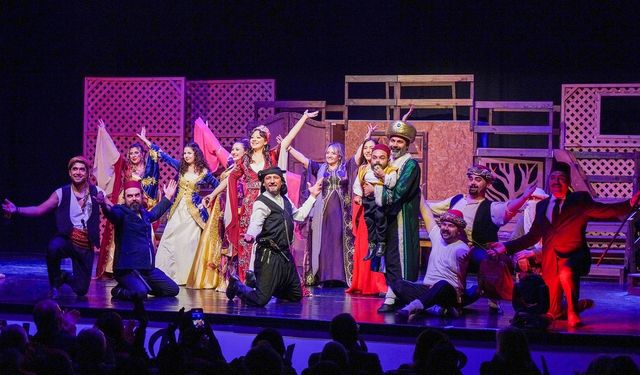 Gaziemir'de Yedi Kocalı Hürmüz oyunuyla sezon açılışı!