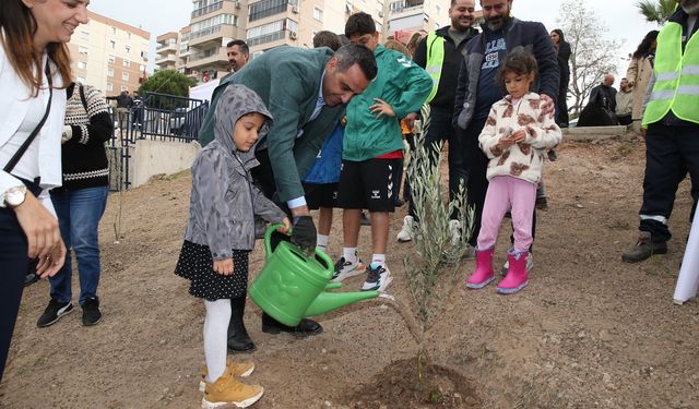 Çiğli’de 400 fidan toprakla buluştu!