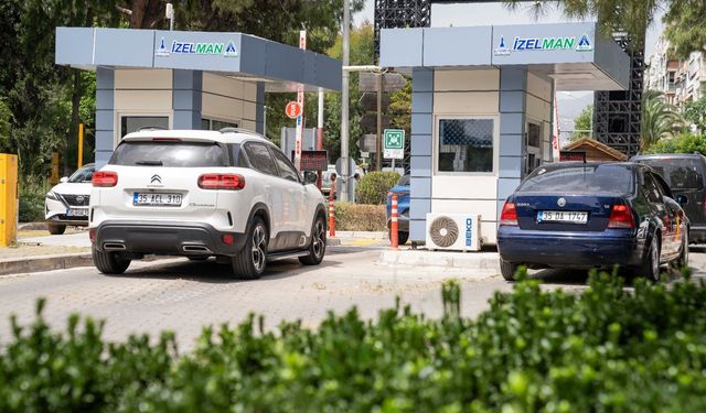 Otoparkın 200 TL olmasına AK Parti’den tepki: "İzmirliye yapılan en büyük kötülük"