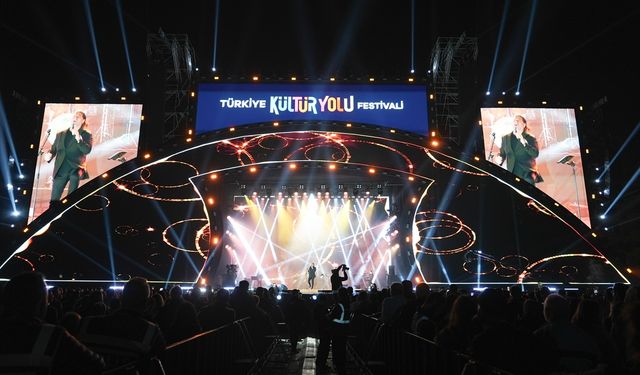 İzmir'de kültür sanat rüzgarı esti!