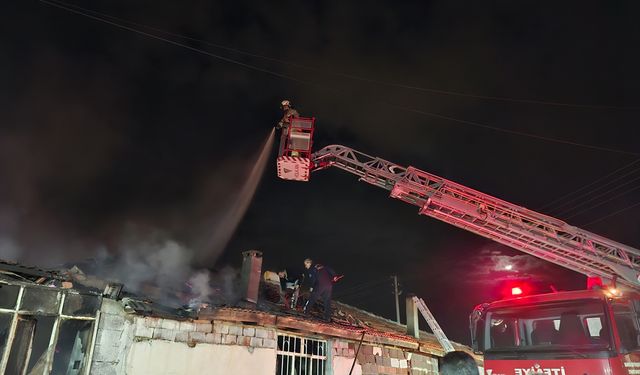 Manisa'da evde çıkan yangın söndürüldü