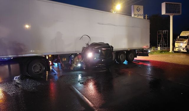 TIR'a ok gibi saplandı... Karı koca can verdi!