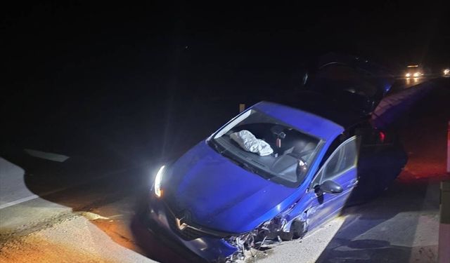 Otomobil refüje çarptı: 5 yaralı!