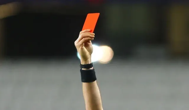 Kupa maçında saha karıştı: Tam 17 kırmızı kart!